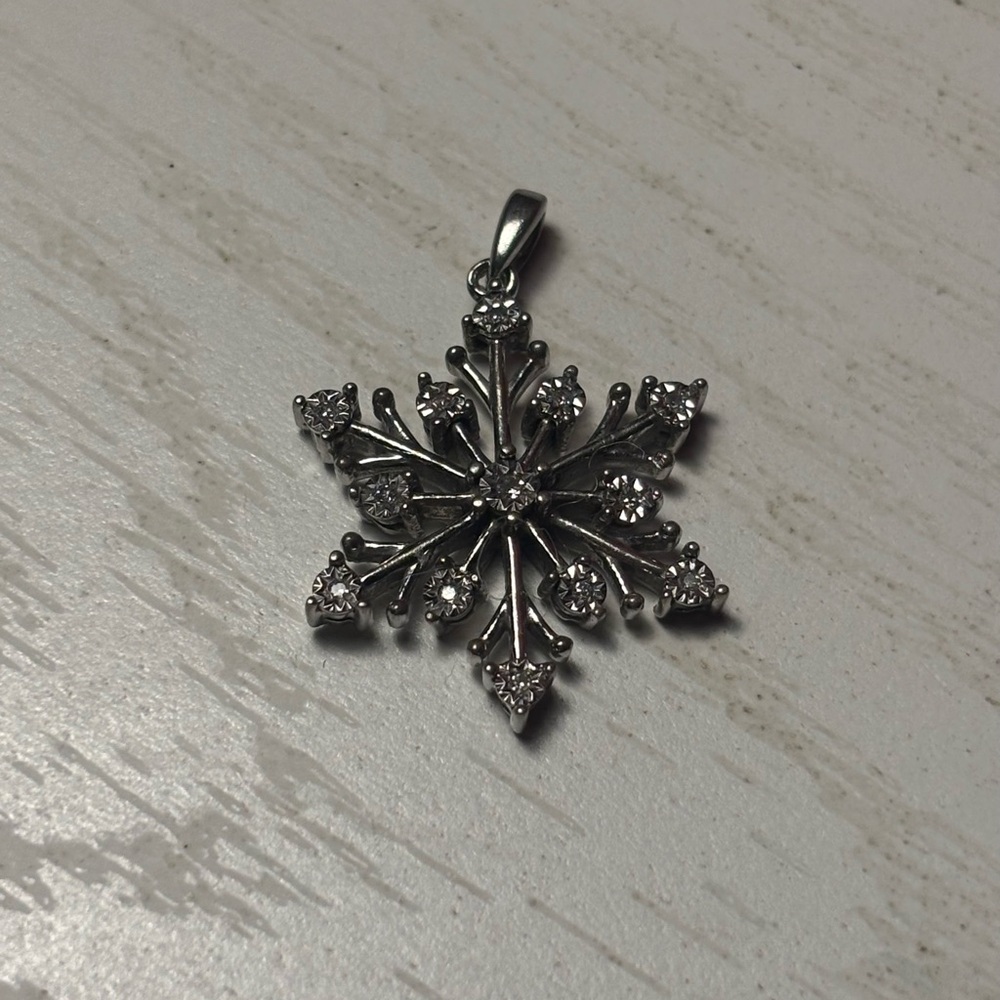 Helzberg Diamonds Silver Snowflake Pendant